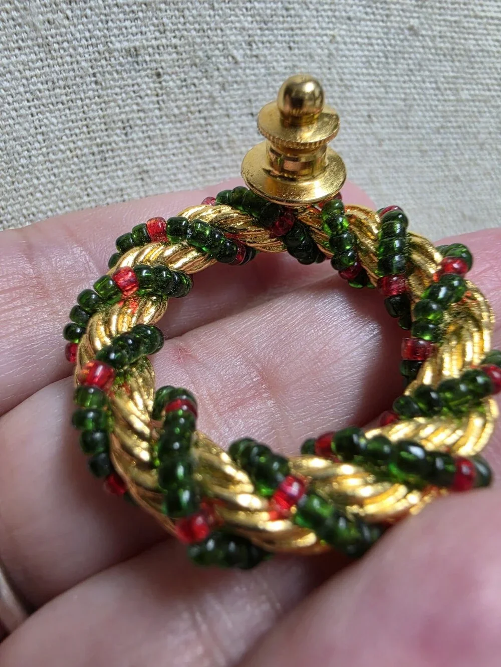 Christmas Beaded Wreath Tack Pin